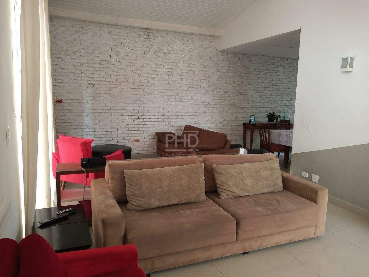 Casa à venda com 3 quartos, 208m² - Foto 2