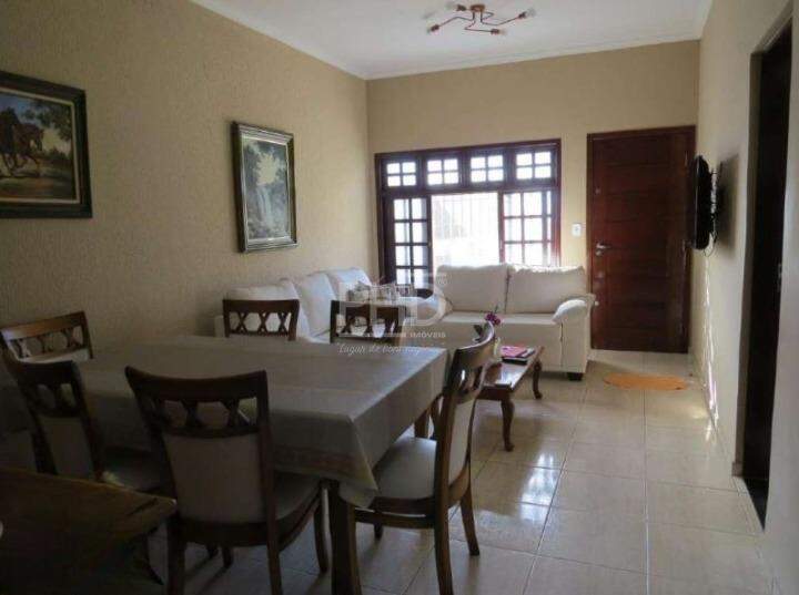 Casa à venda com 4 quartos, 381m² - Foto 2