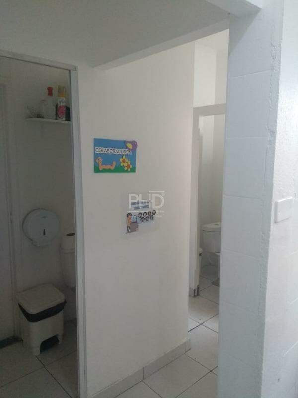 Casa à venda com 4 quartos, 270m² - Foto 16