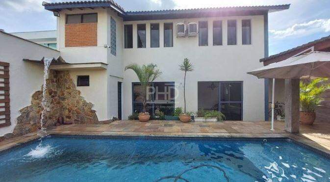 Sobrado à venda com 3 quartos, 327m² - Foto 1