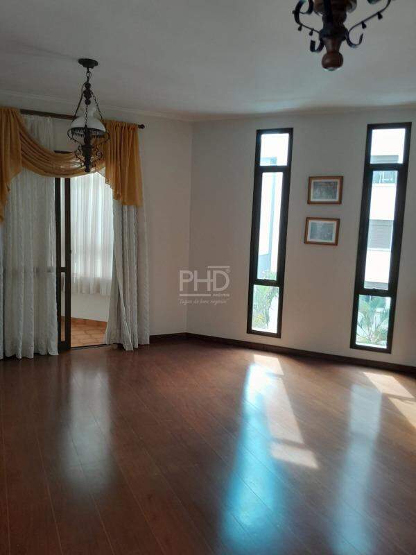 Apartamento à venda com 3 quartos, 200m² - Foto 1