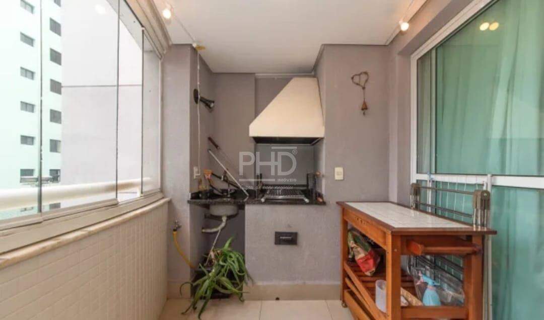 Apartamento à venda com 3 quartos, 145m² - Foto 4