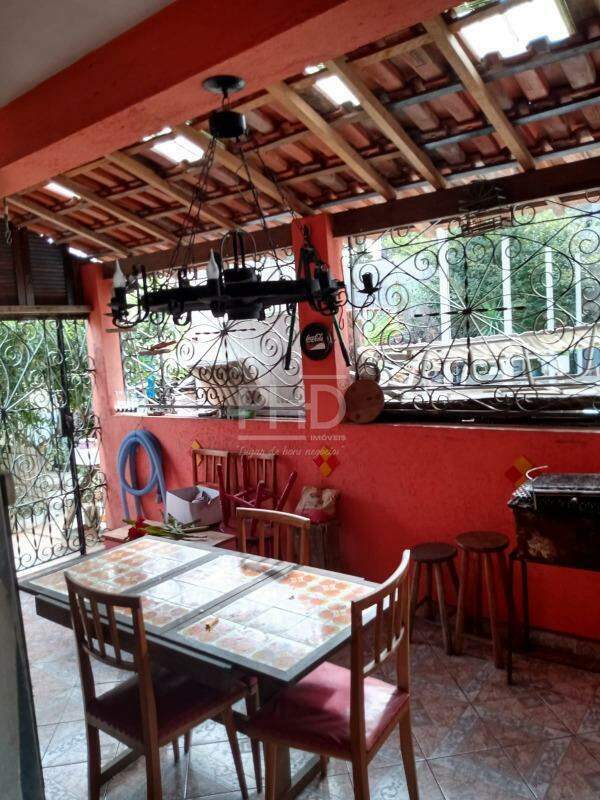 Sobrado à venda com 4 quartos, 530m² - Foto 1