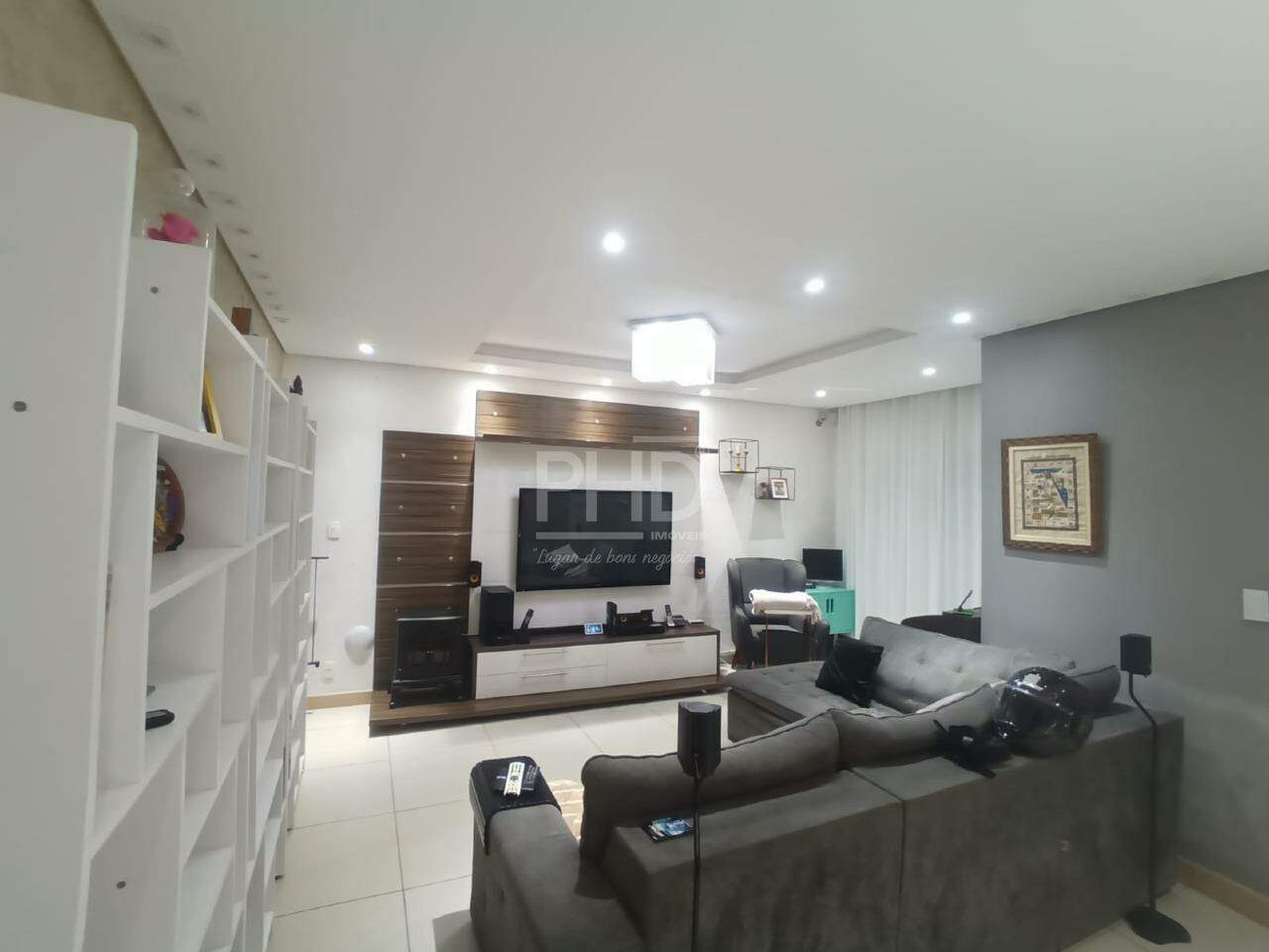 Sobrado à venda com 3 quartos, 221m² - Foto 2