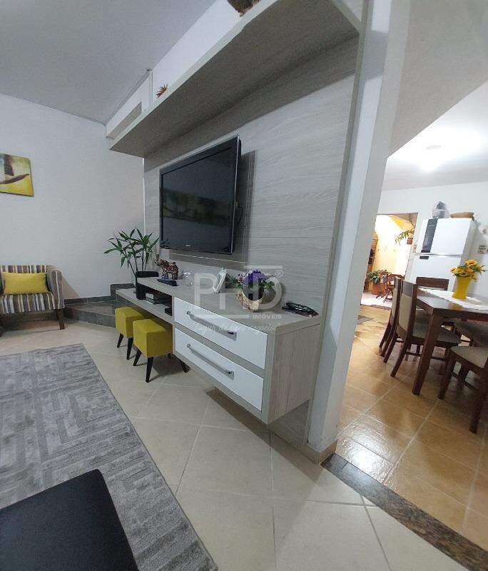 Sobrado à venda com 3 quartos, 269m² - Foto 1