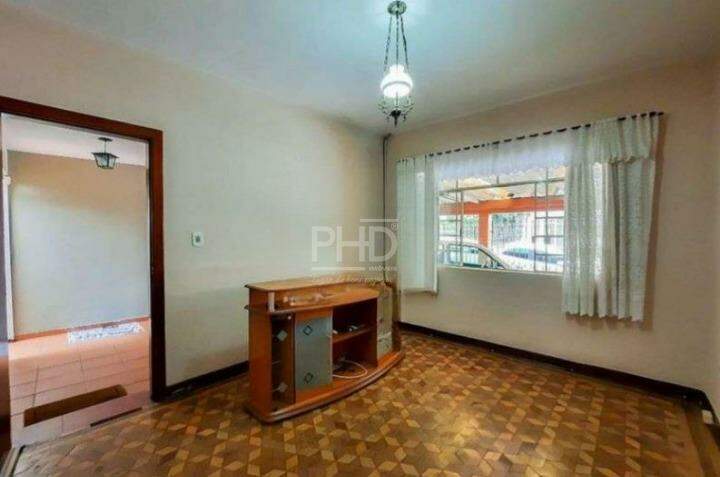 Casa à venda com 3 quartos, 221m² - Foto 1