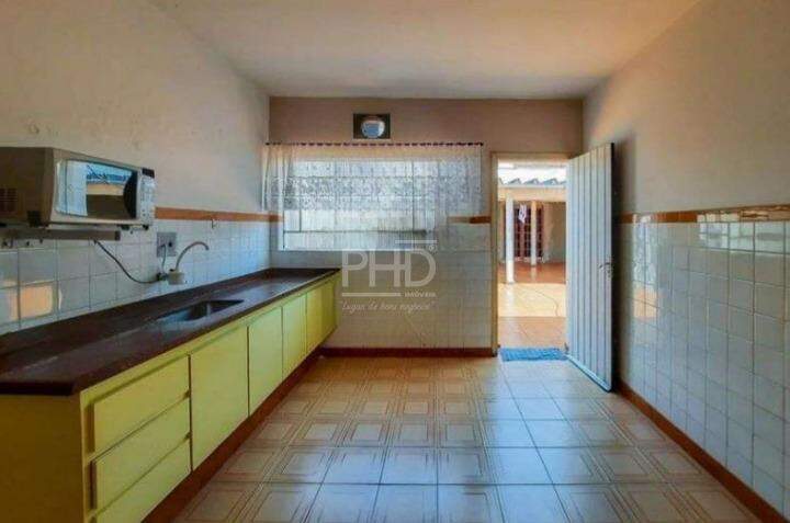 Casa à venda com 3 quartos, 221m² - Foto 4