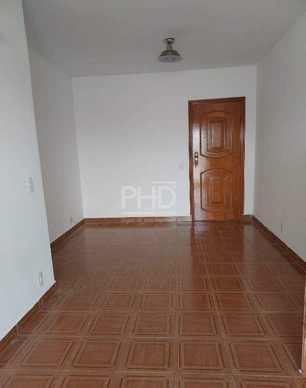 Apartamento à venda com 2 quartos, 70m² - Foto 3