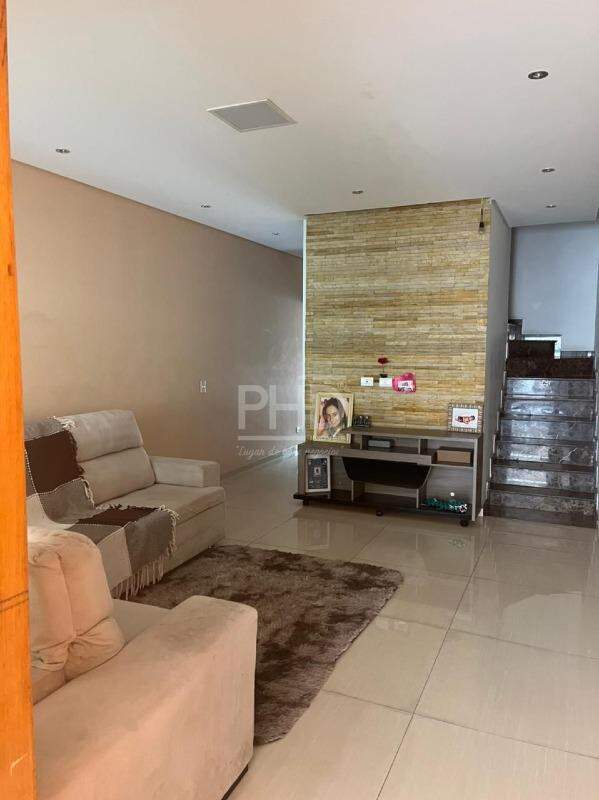 Sobrado à venda com 4 quartos, 230m² - Foto 1