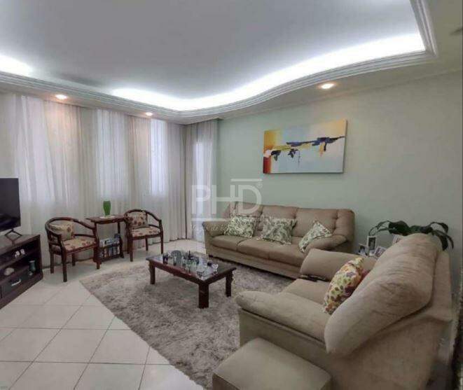 Casa à venda com 4 quartos, 182m² - Foto 1