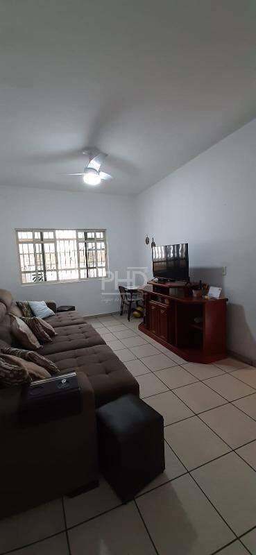 Sobrado à venda com 3 quartos, 210m² - Foto 1