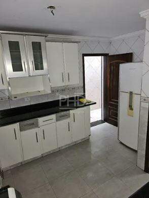 Sobrado à venda com 2 quartos, 198m² - Foto 2