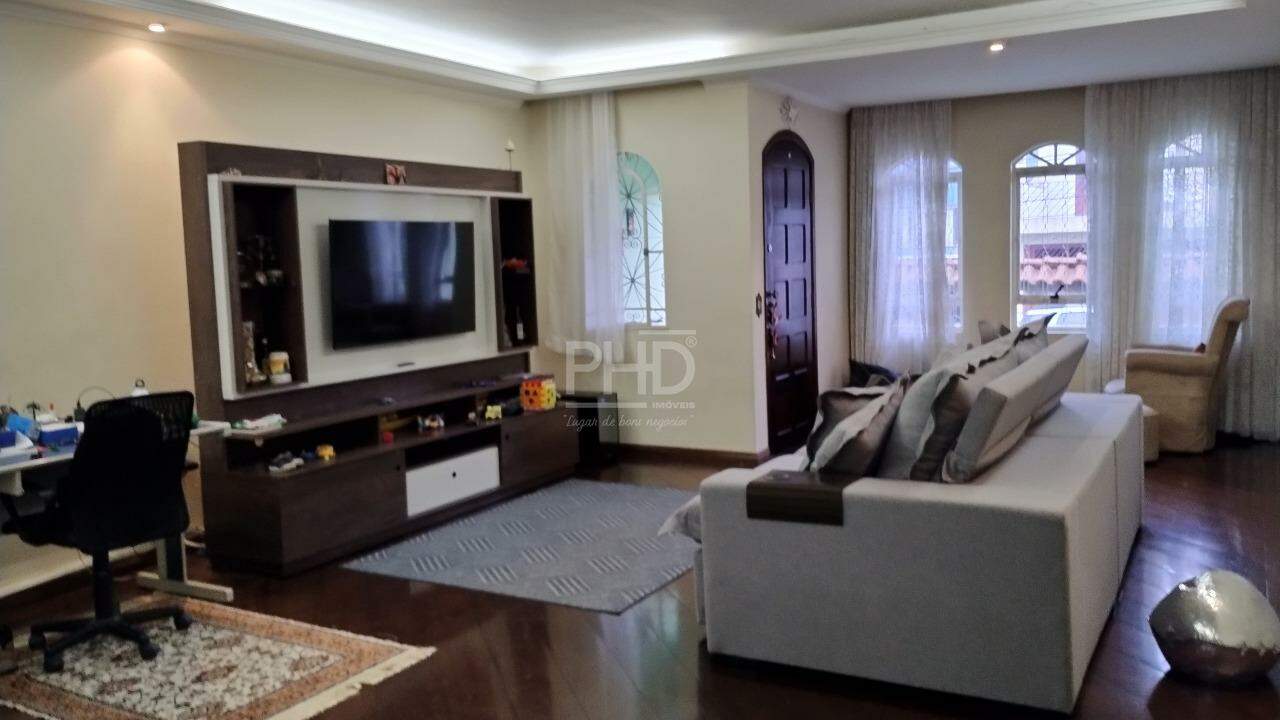 Sobrado à venda com 4 quartos, 230m² - Foto 1