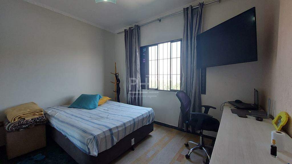 Sobrado à venda com 3 quartos, 256m² - Foto 2