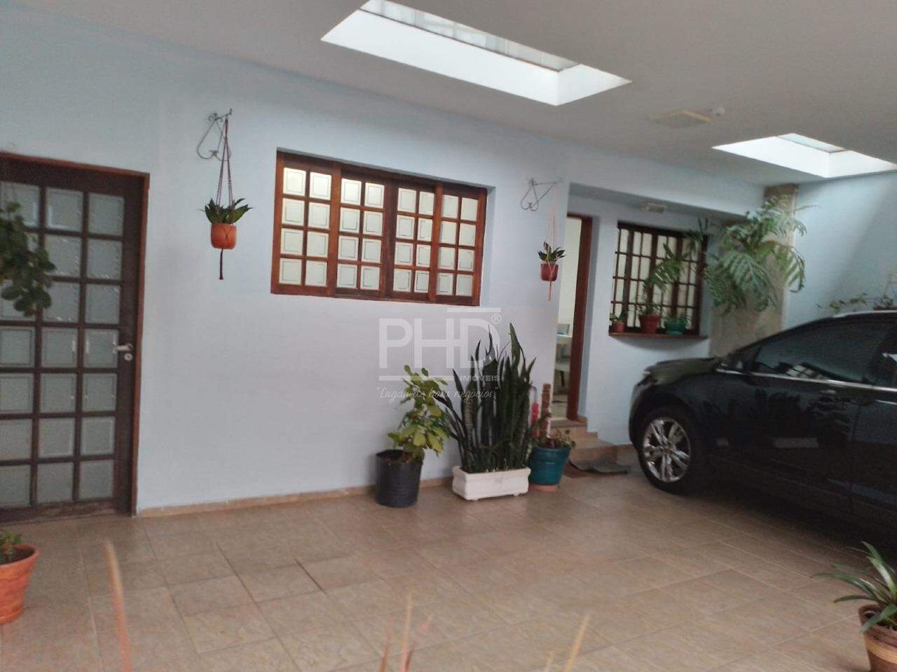 Sobrado à venda com 4 quartos, 227m² - Foto 1