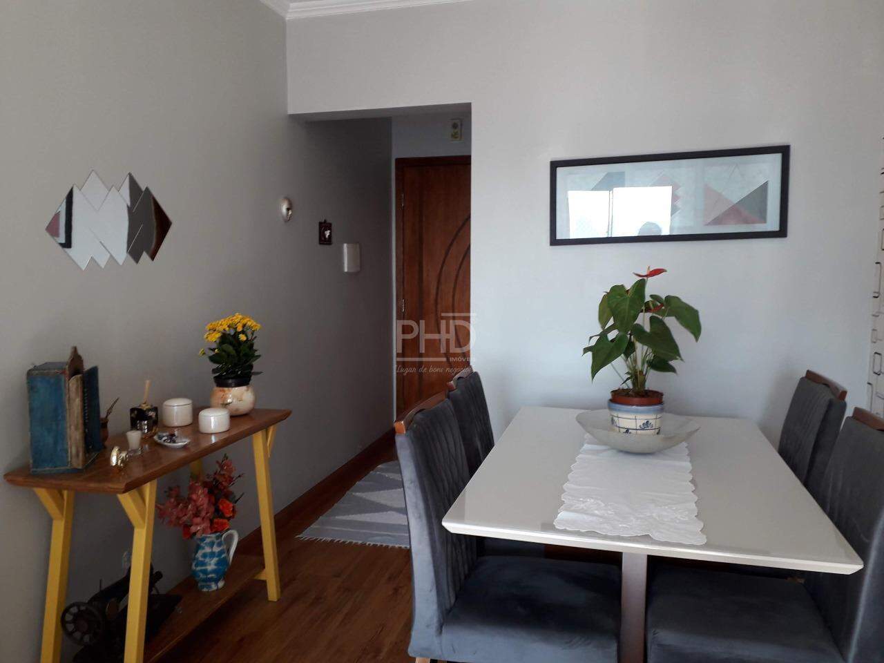 Apartamento à venda com 2 quartos, 70m² - Foto 3