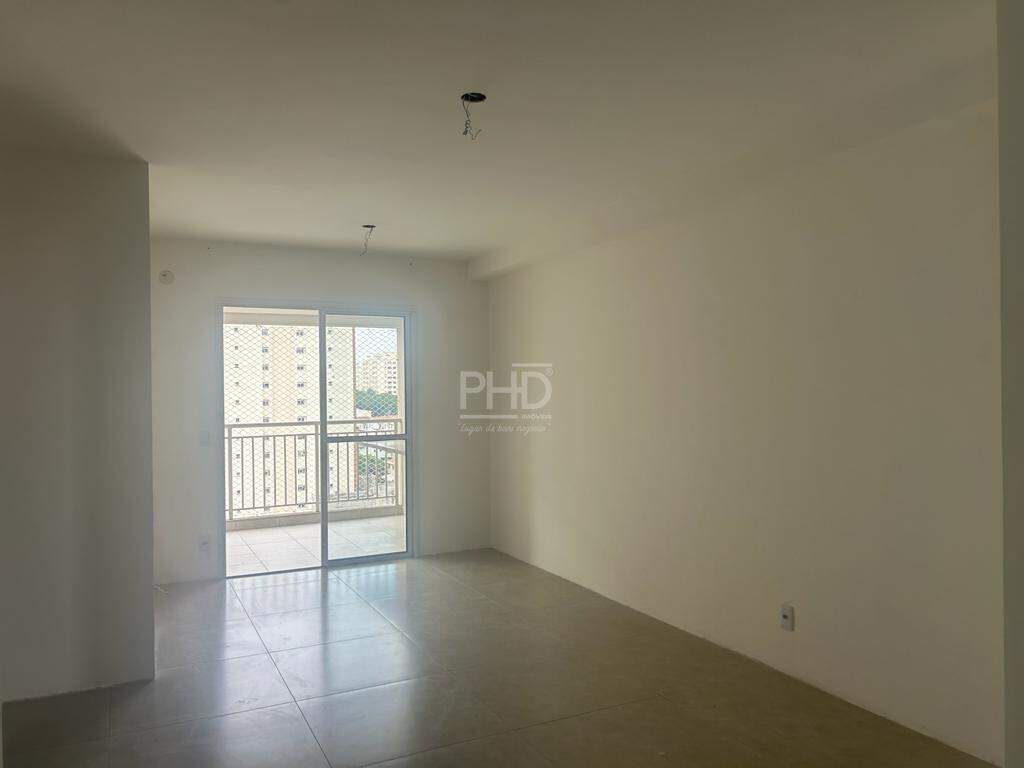 Apartamento à venda com 2 quartos, 68m² - Foto 3