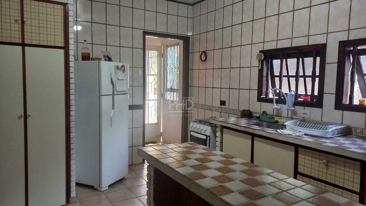 Casa à venda com 3 quartos, 302m² - Foto 11