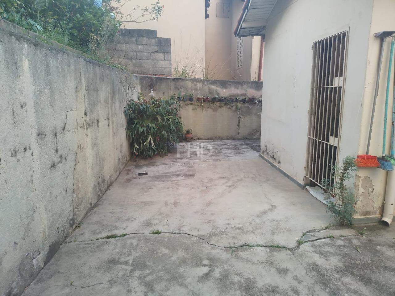 Casa à venda com 2 quartos, 300m² - Foto 1