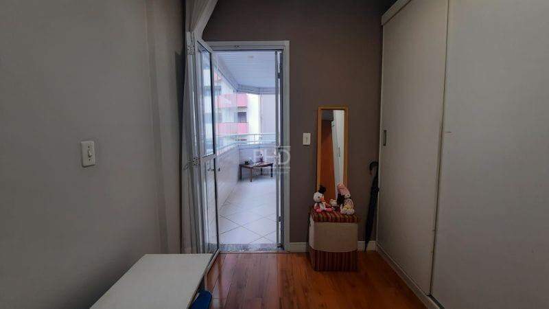 Apartamento à venda com 2 quartos, 70m² - Foto 17