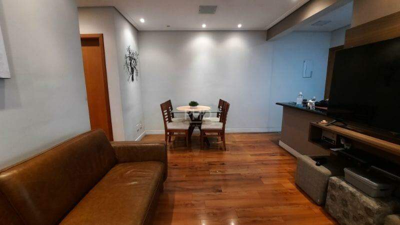 Apartamento à venda com 2 quartos, 70m² - Foto 4