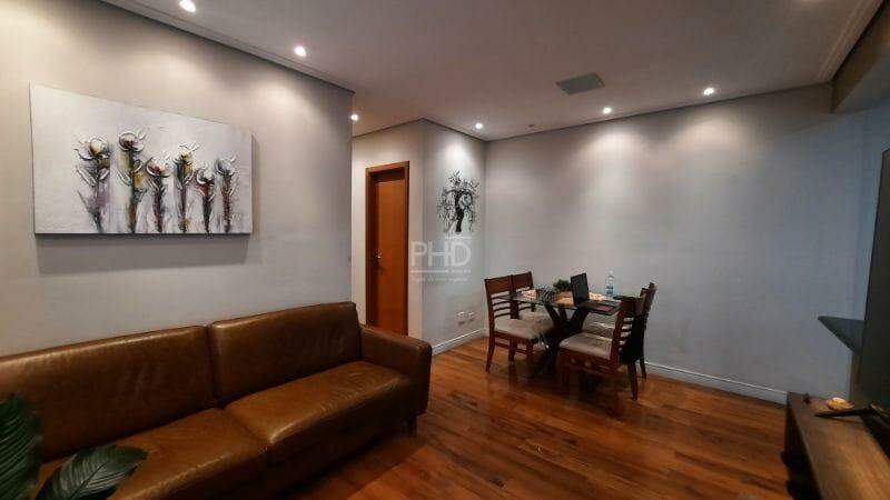 Apartamento à venda com 2 quartos, 70m² - Foto 3