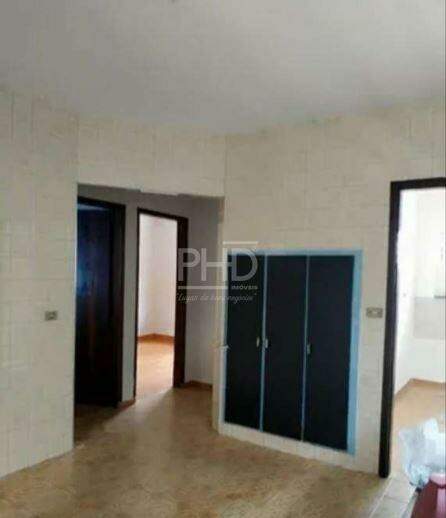 Casa à venda com 3 quartos, 250m² - Foto 2