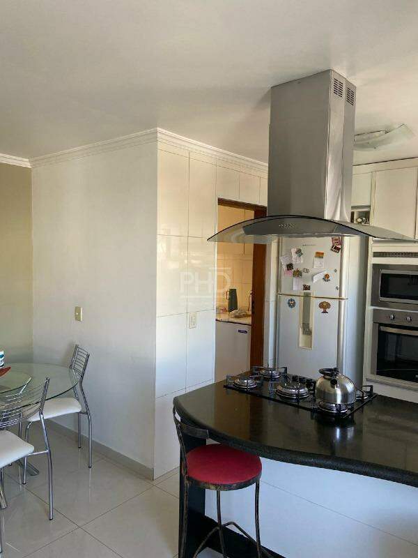 Apartamento à venda com 3 quartos, 180m² - Foto 9