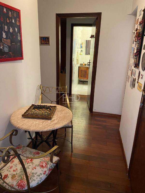 Apartamento à venda com 3 quartos, 180m² - Foto 4