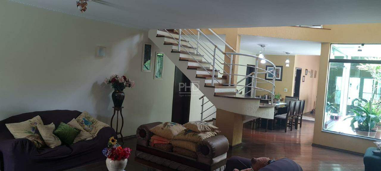 Sobrado à venda com 3 quartos, 358m² - Foto 1