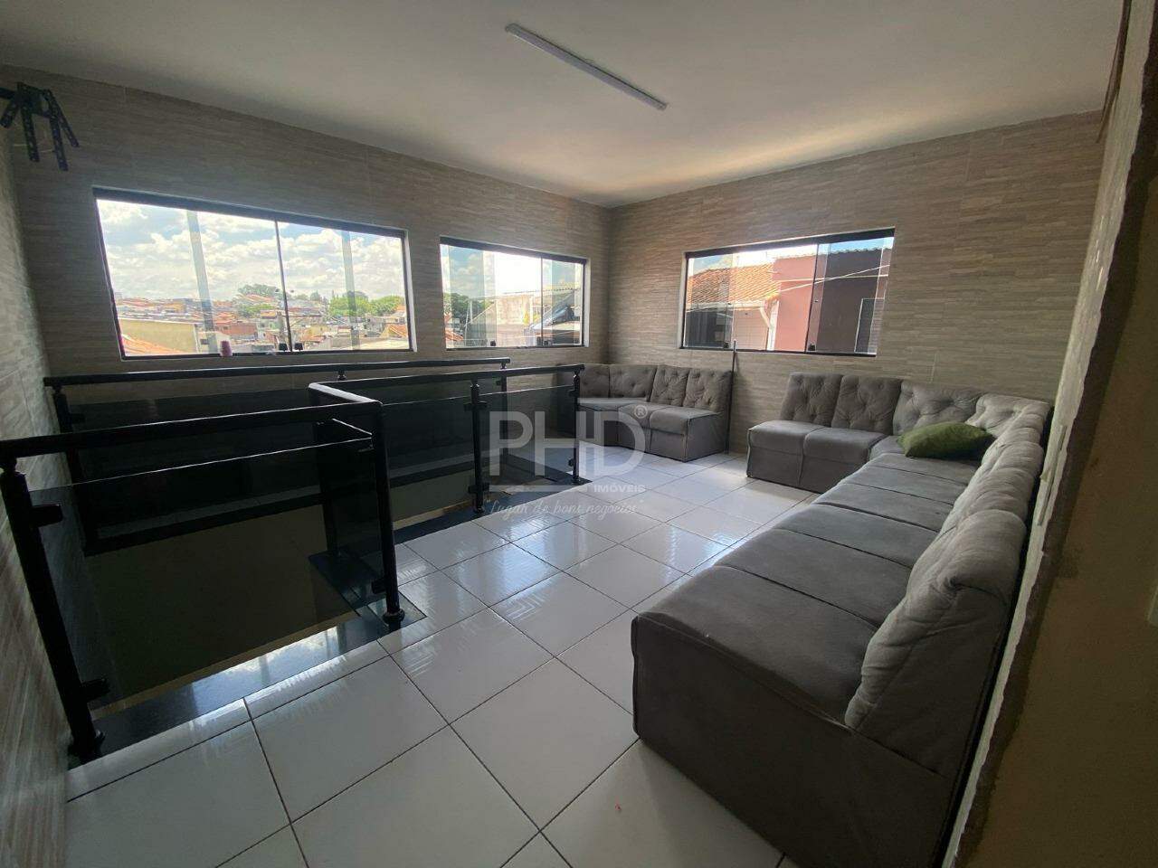 Sobrado à venda com 4 quartos, 205m² - Foto 1