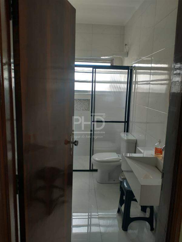 Casa para alugar com 4 quartos, 236m² - Foto 22