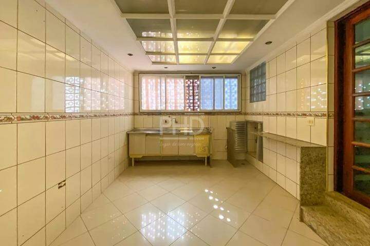 Casa à venda com 5 quartos, 338m² - Foto 18