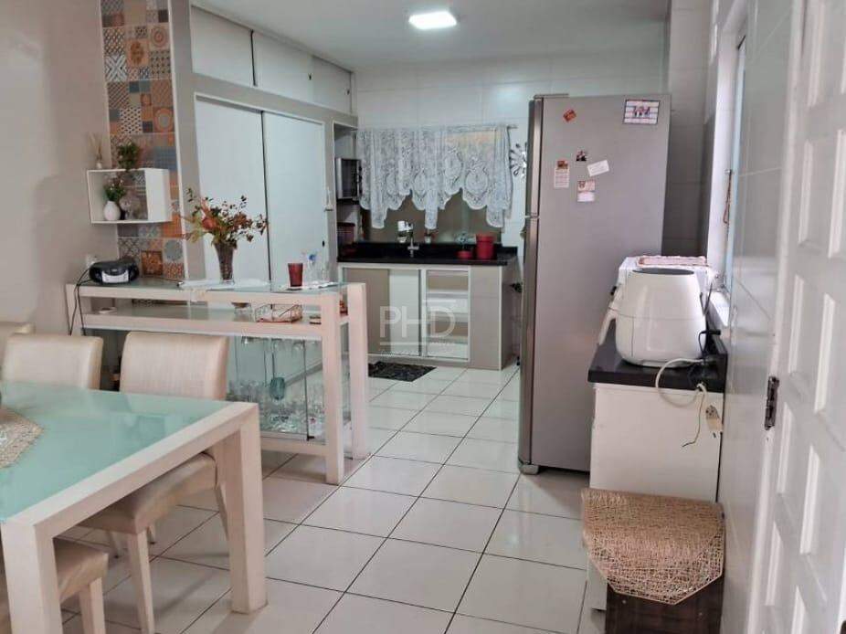 Casa à venda com 3 quartos, 200m² - Foto 5