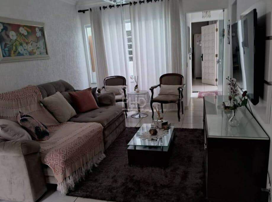 Casa à venda com 3 quartos, 200m² - Foto 1