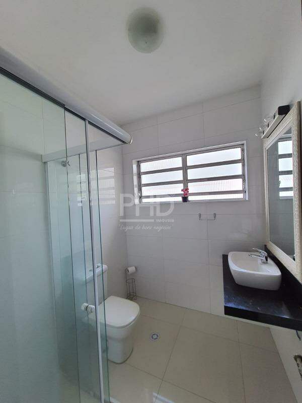 Sobrado para alugar com 3 quartos, 200m² - Foto 3