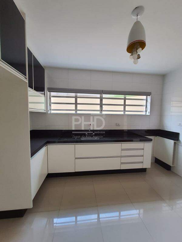 Sobrado para alugar com 3 quartos, 200m² - Foto 11