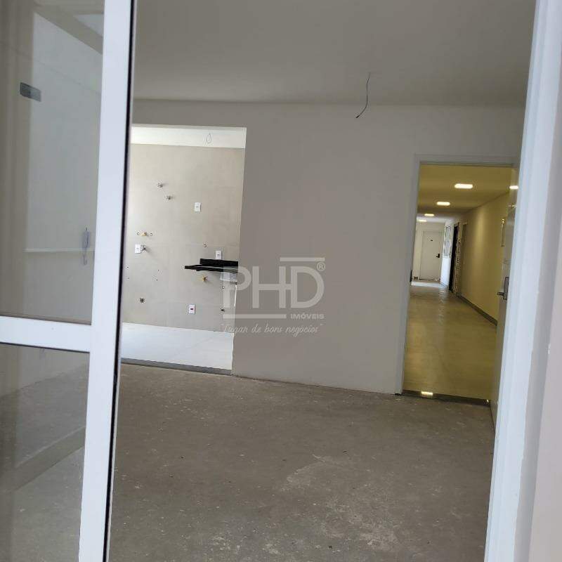 Apartamento à venda com 2 quartos, 68m² - Foto 2