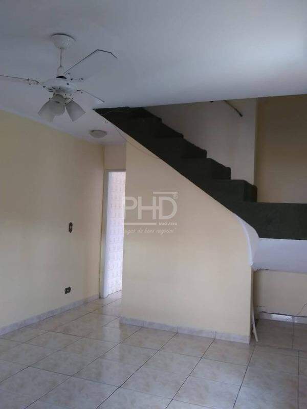 Sobrado à venda com 5 quartos, 180m² - Foto 1