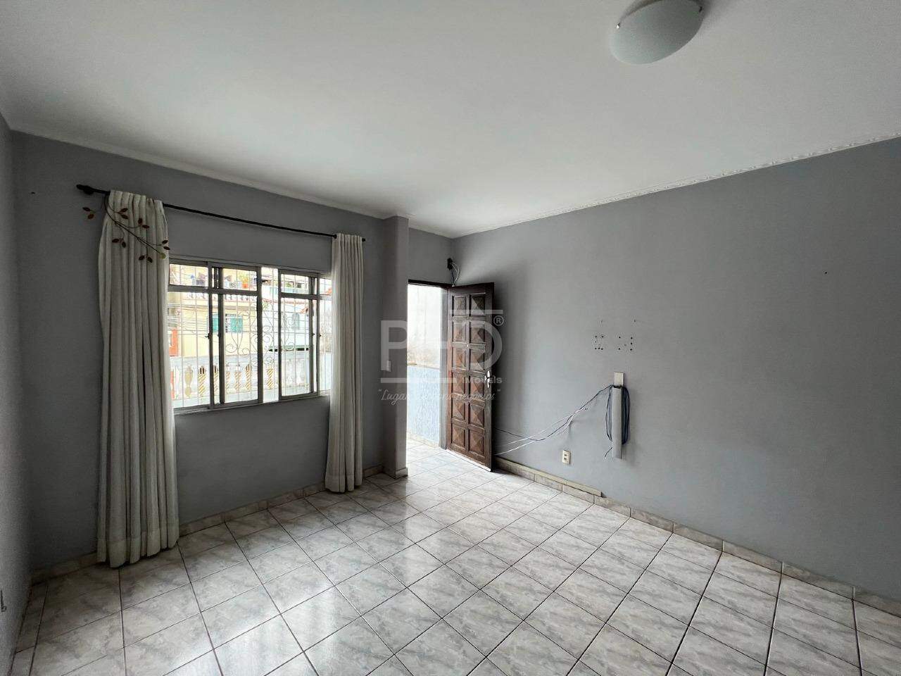 Sobrado à venda com 3 quartos, 200m² - Foto 1