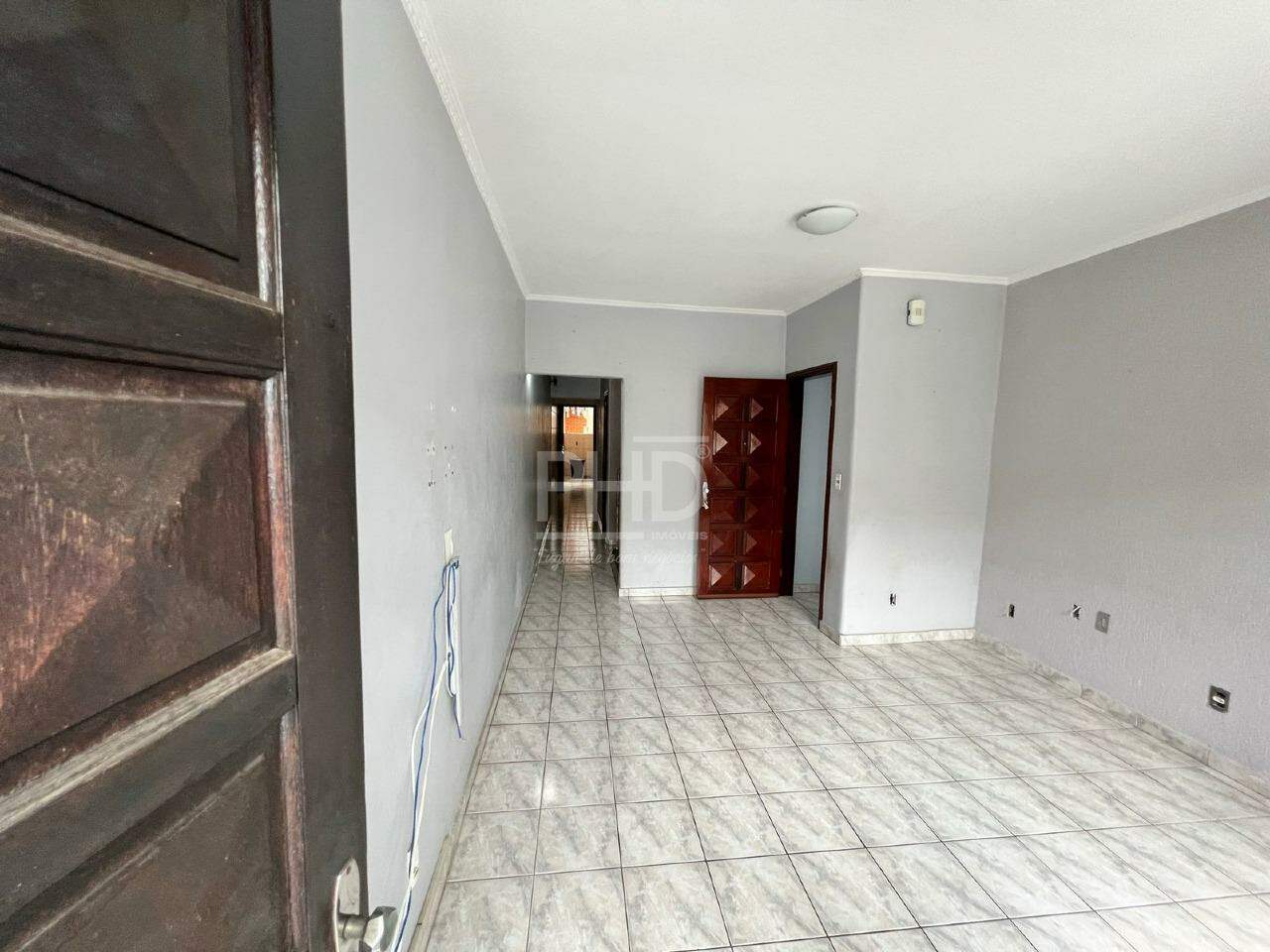 Sobrado à venda com 3 quartos, 200m² - Foto 2