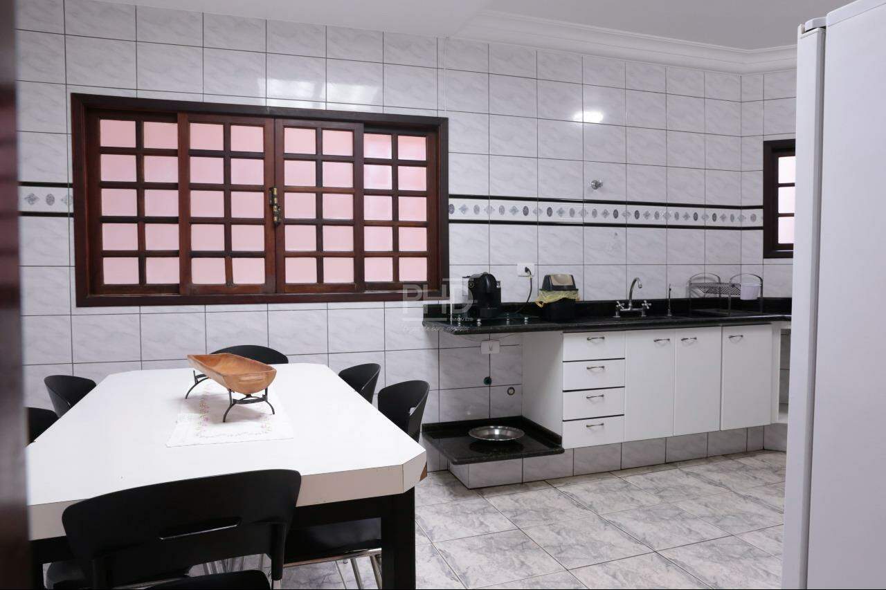 Sobrado à venda com 4 quartos, 241m² - Foto 25