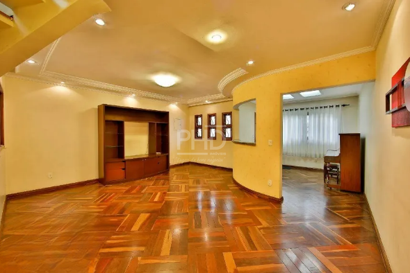 Sobrado à venda com 3 quartos, 292m² - Foto 1