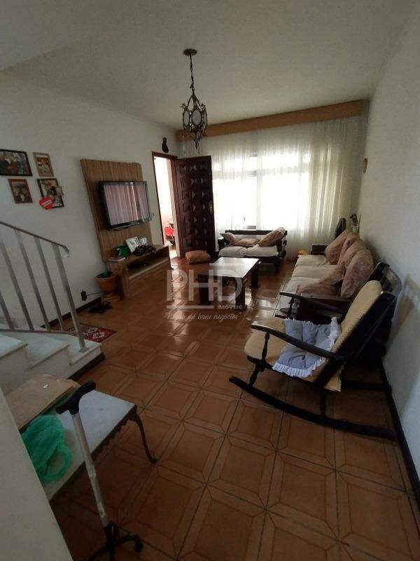 Sobrado à venda com 4 quartos, 240m² - Foto 2