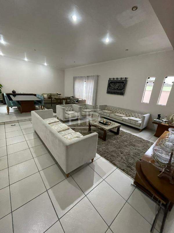 Sobrado à venda com 3 quartos, 261m² - Foto 1