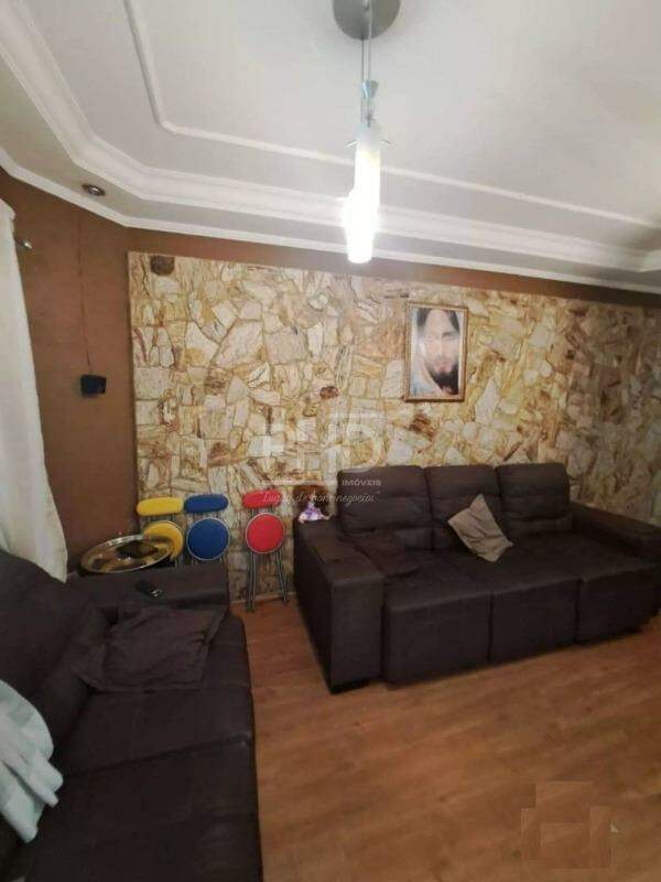 Sobrado à venda com 3 quartos, 245m² - Foto 1