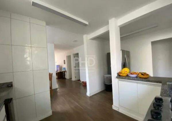 Casa à venda com 4 quartos, 250m² - Foto 4