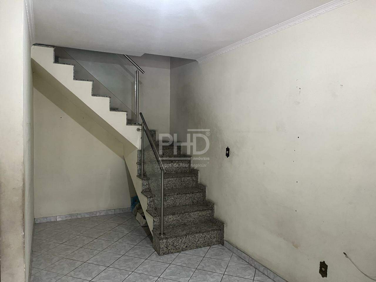 Sobrado à venda com 6 quartos, 240m² - Foto 1