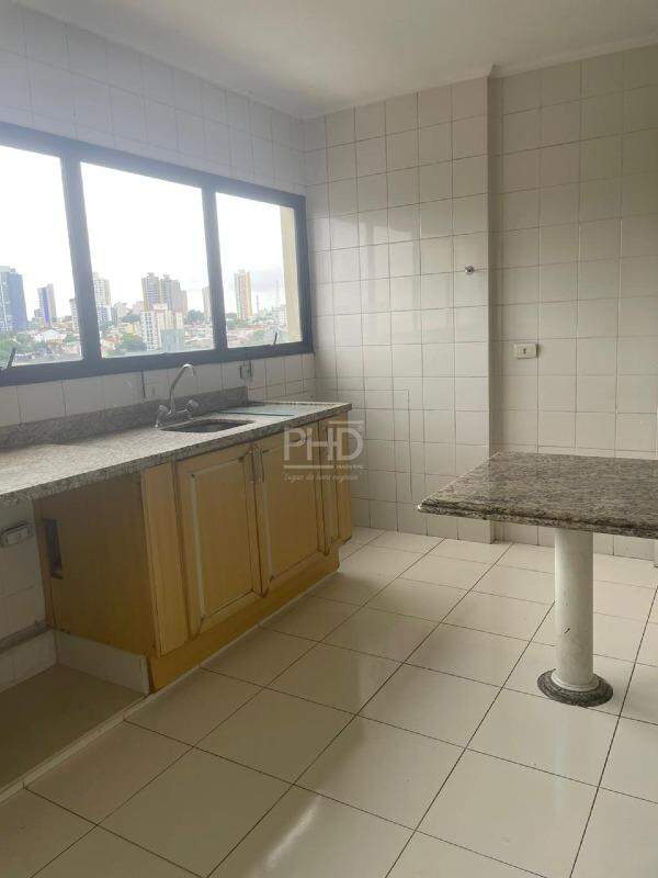 Apartamento à venda com 3 quartos, 139m² - Foto 4