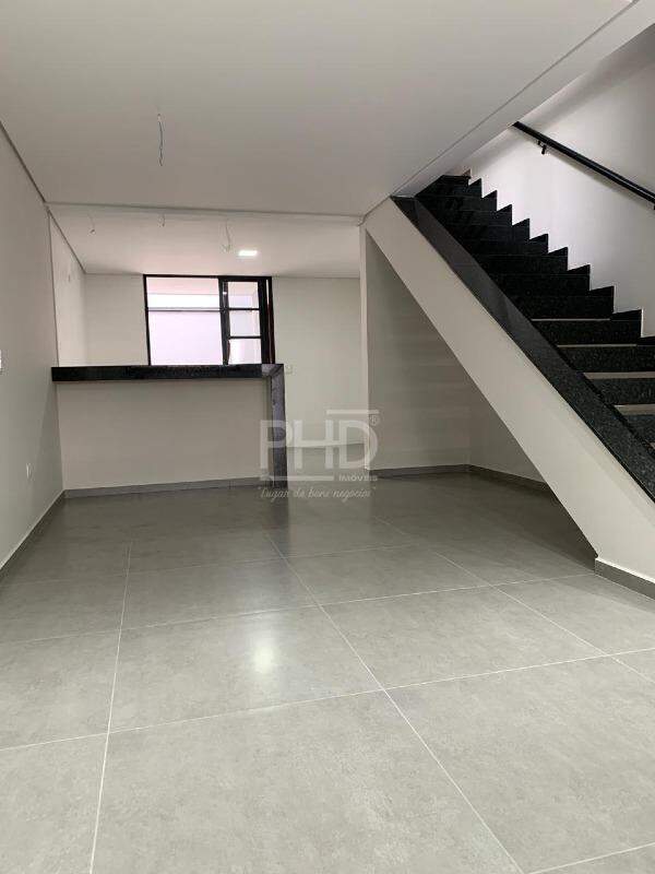 Sobrado à venda com 3 quartos, 180m² - Foto 1